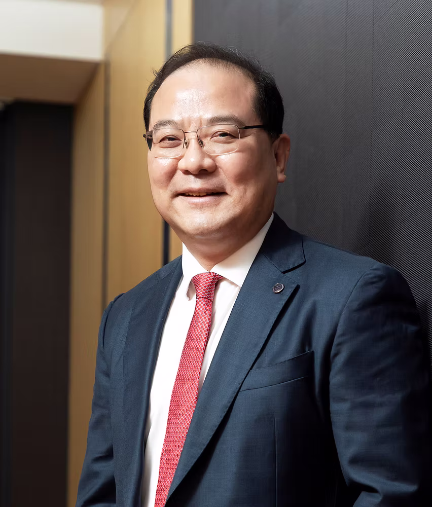 KIM Younkyoo - headshot.jpg